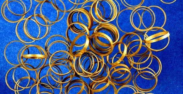 Il segreto della signora con gli anelli d'oro