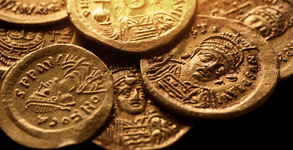 Oro bizantino: encuentran unas monedas raras