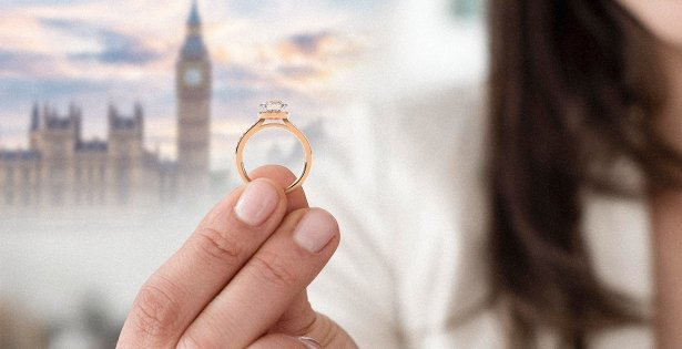 Gold ring at the bottom of a river: an amazing find by a treasure hunter Gold ring at the bottom of a river: an amazing find by a treasure hunter